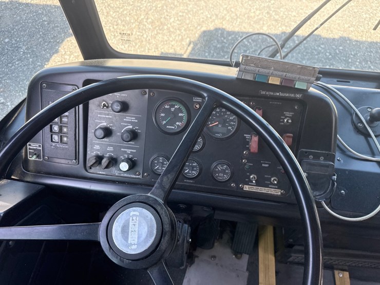 2012-gillig-low-floor-image-24