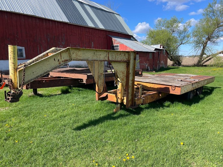 #5576-•-gooseneck-tilt-bed-trailer-image-1