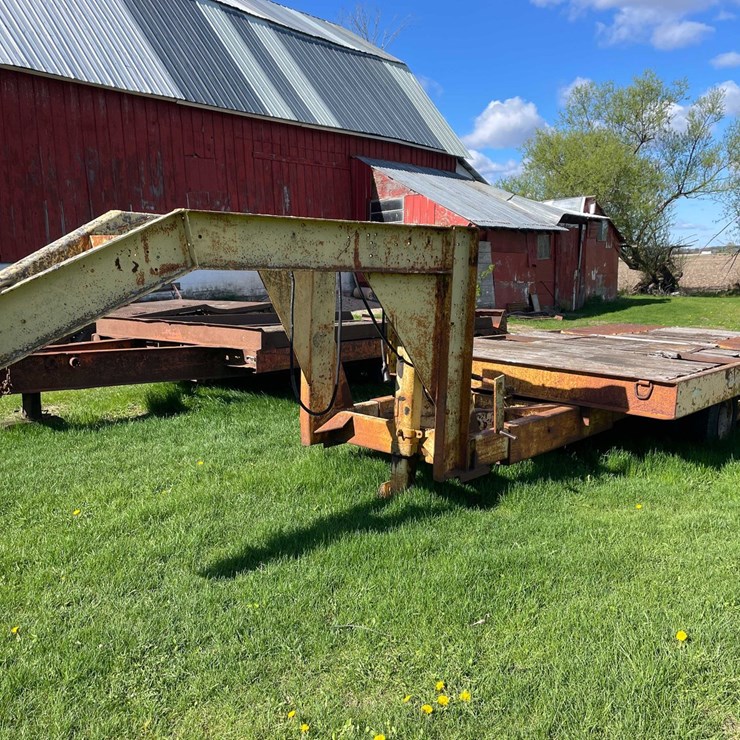 #5576 • Gooseneck Tilt Bed Trailer