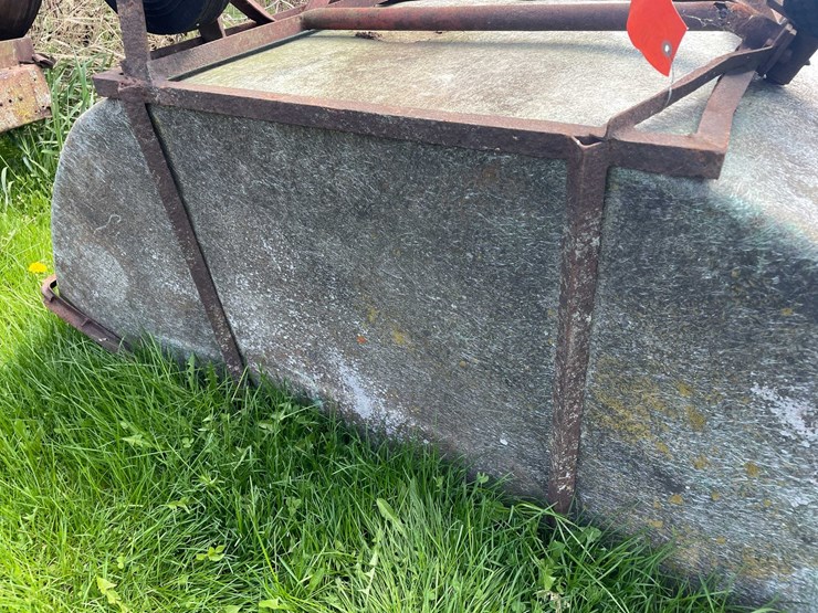 #5618-•-fiber-glass-feed-cart-image-3