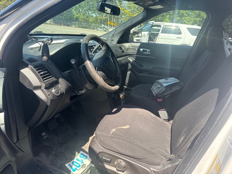 2019-ford-explorer-image-25