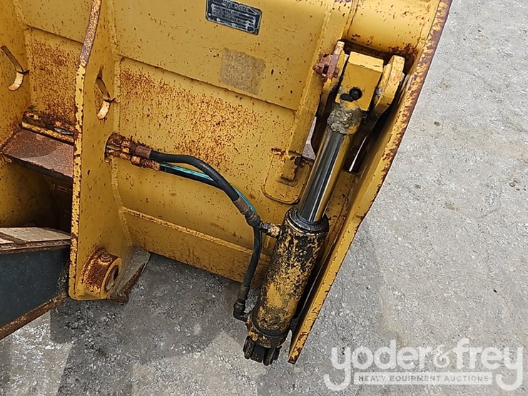 2014-deere-710k-image-26