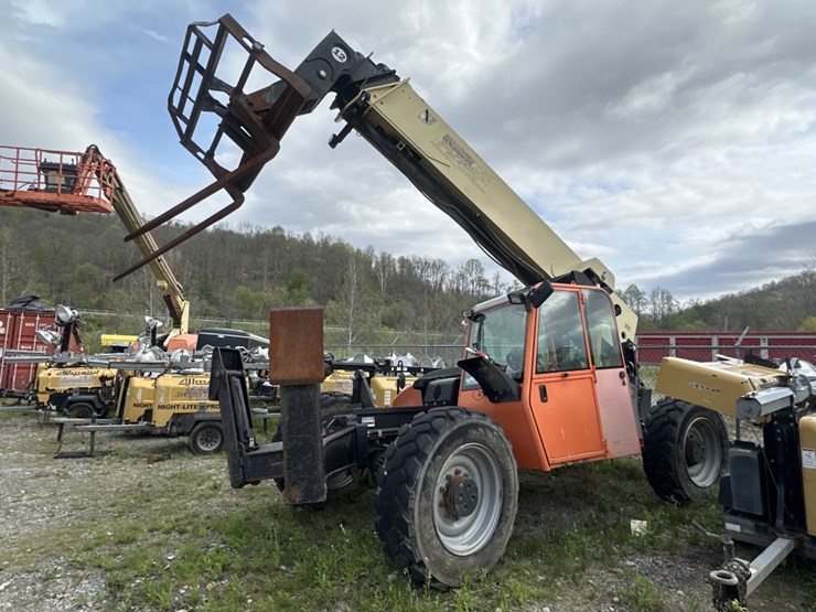 2012-jlg-g12-55a-image-1
