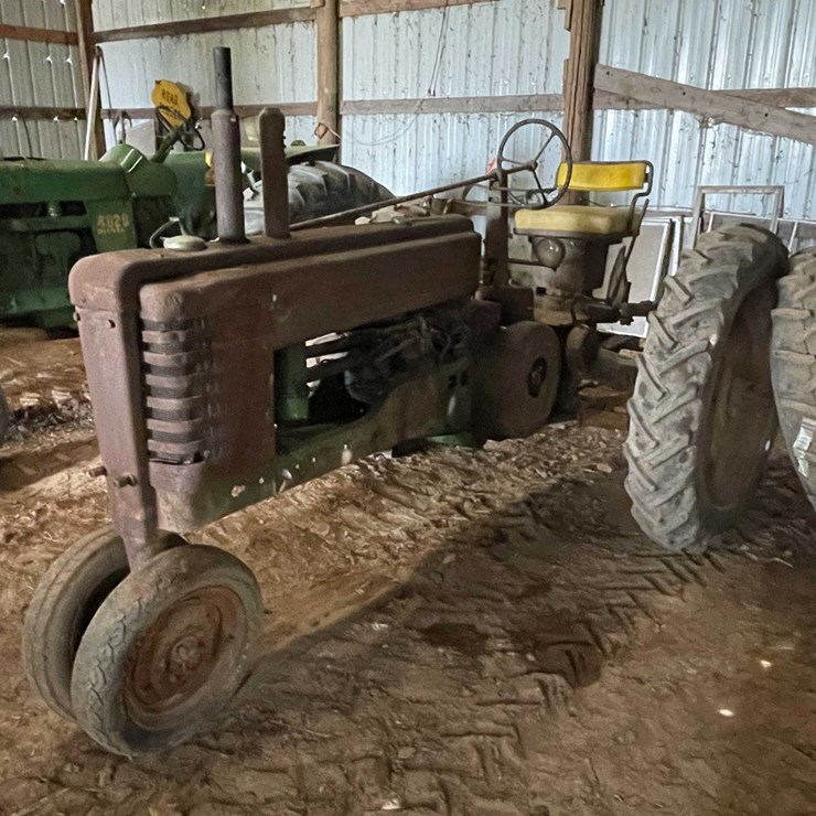 JOHN DEERE B