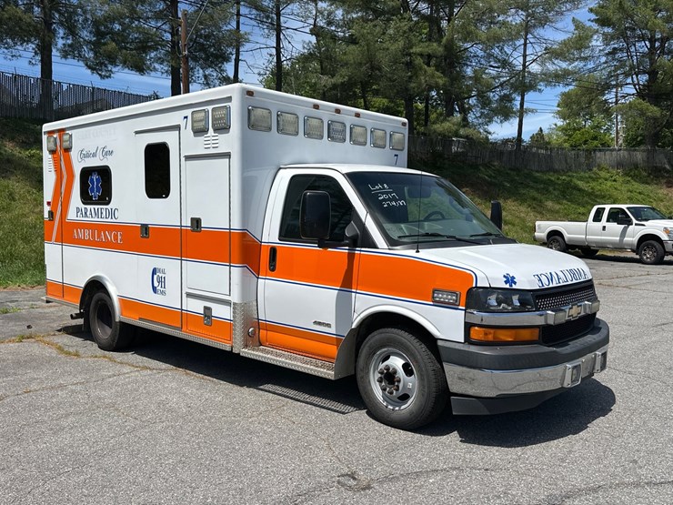 #8-•-2017-chevrolet-ambulance-4500-image-1