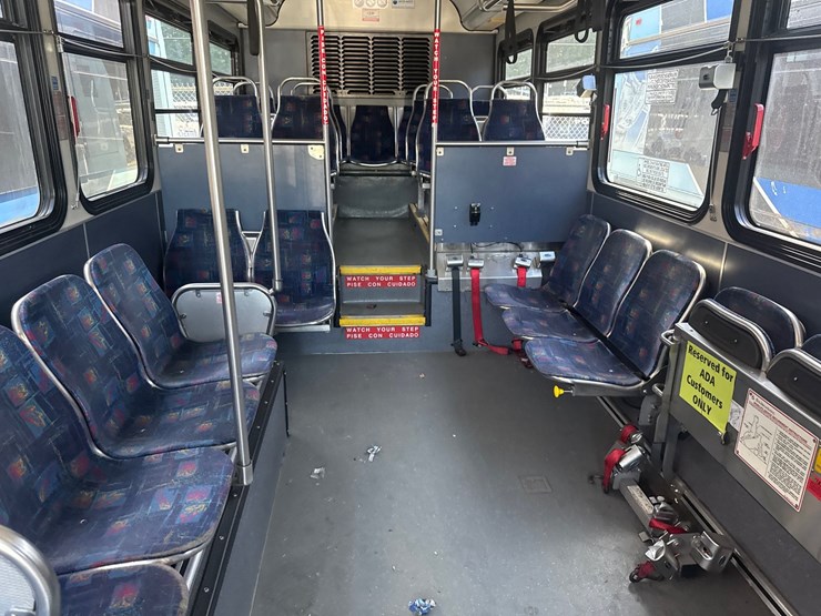 2012-gillig-low-floor-image-29