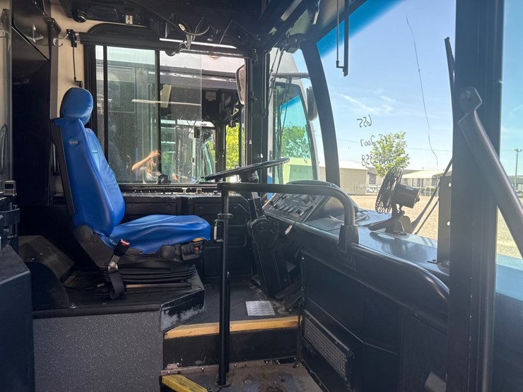 2007-gillig-low-floor-image-18