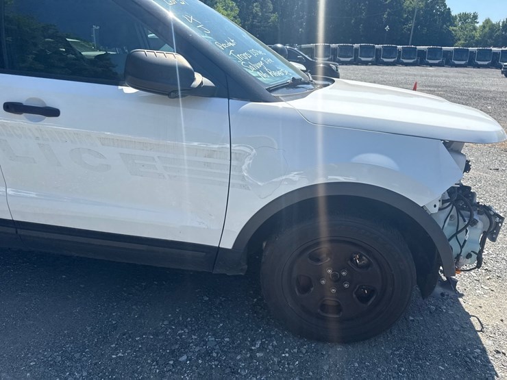 2019-ford-explorer-image-17