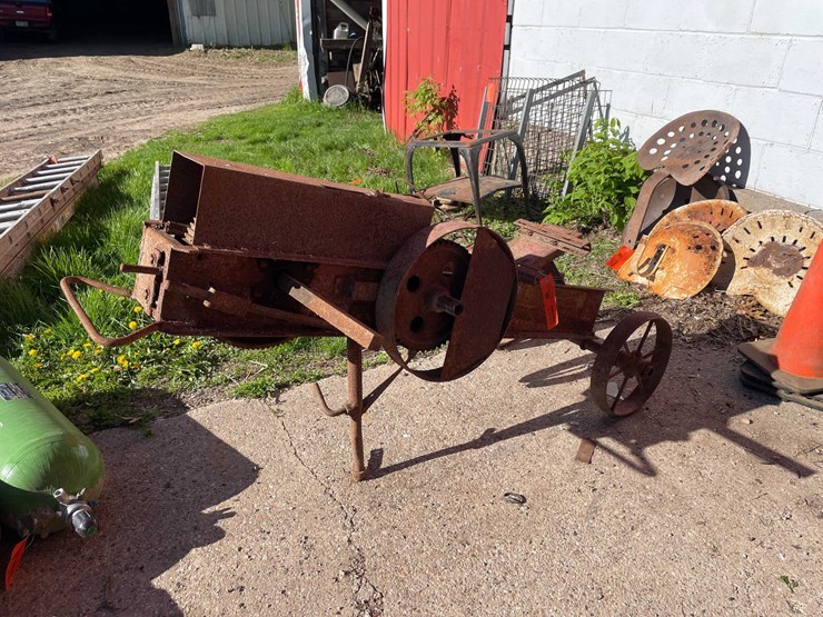#5645-•-vintage-oliver-wagon-unloader-image-1