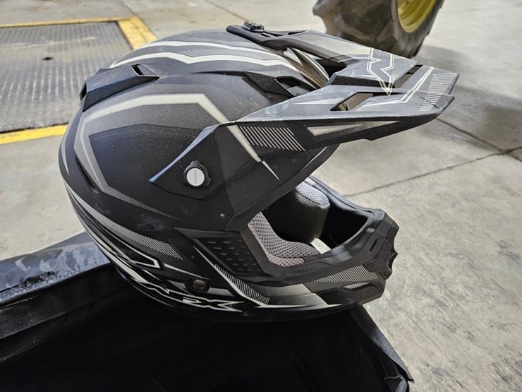 #10-•-dirt-bike-helmets,-case,-ice-bags-image-4