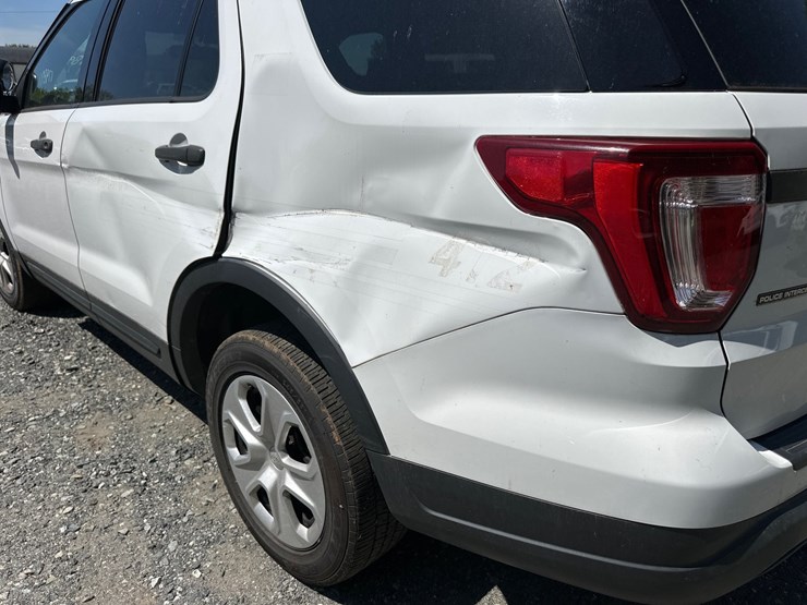 2019-ford-explorer-image-16