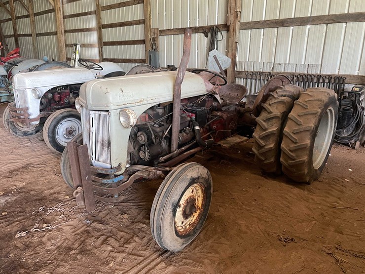 ford-tractor-image-1