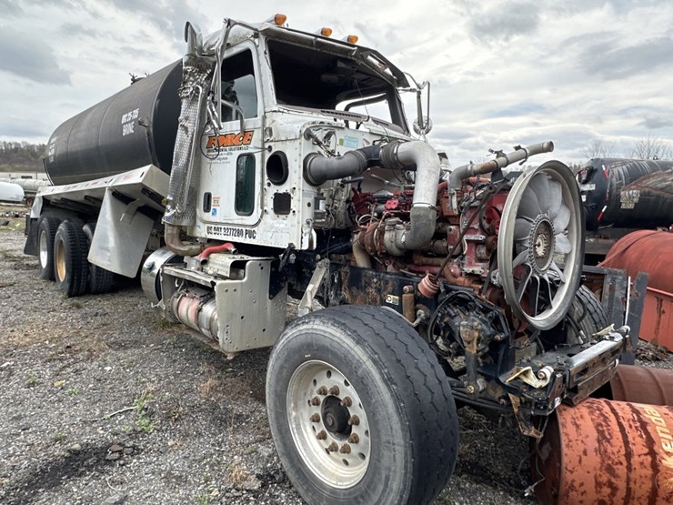 2012-peterbilt-388-image-2