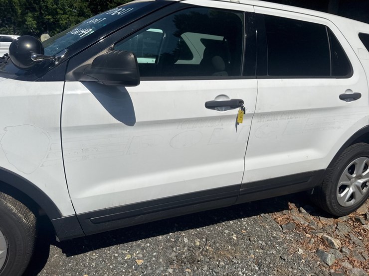 2017-ford-explorer-image-6