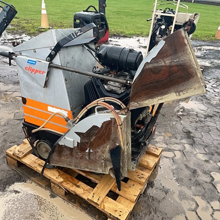 NORTON ROAD 26IN. CONCRETE ROAD SAW SUPPORT EQUIPMENT SN:1314