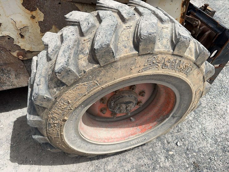 2012-bobcat-s650-image-12