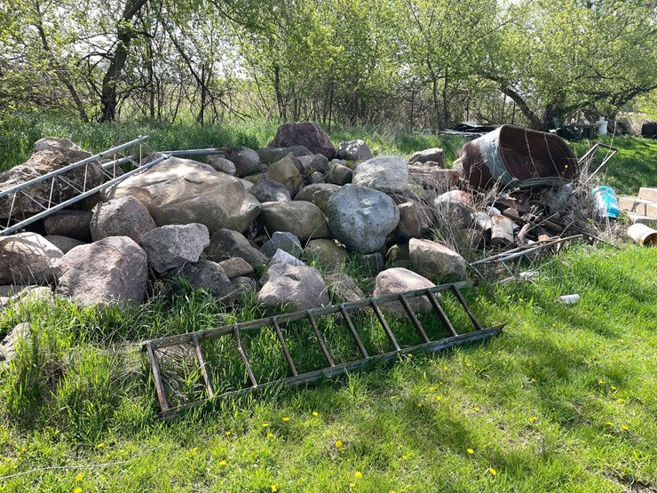 #5605-•-scrap-metal-image-1