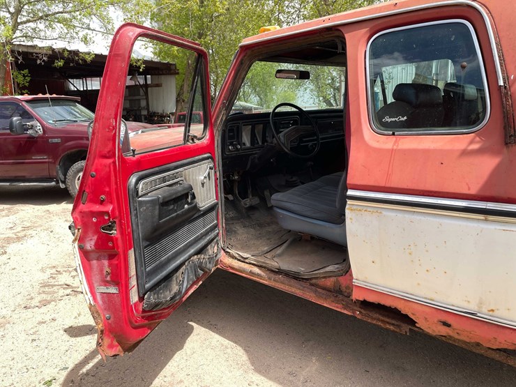 #5571-•-1979-ford-dually-with-modified-cab-image-42