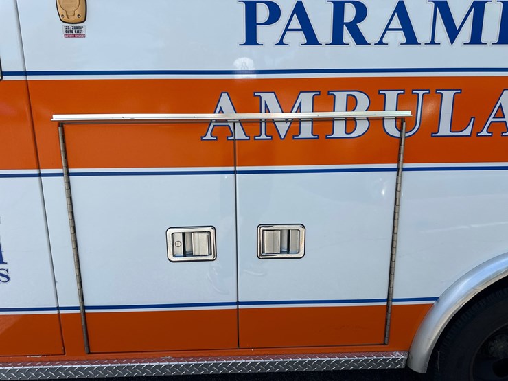 #8-•-2017-chevrolet-ambulance-4500-image-27