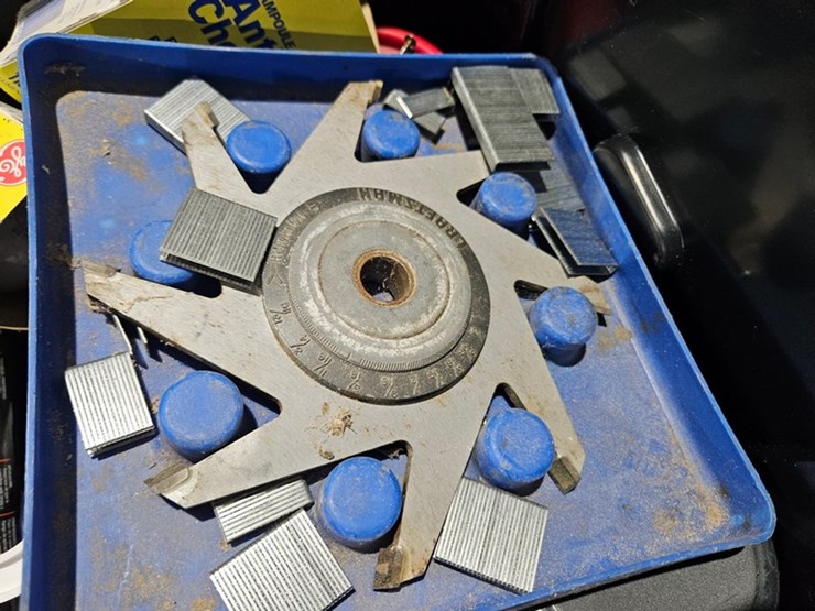 #74-•-lot-of-assorted-construction-items-image-3