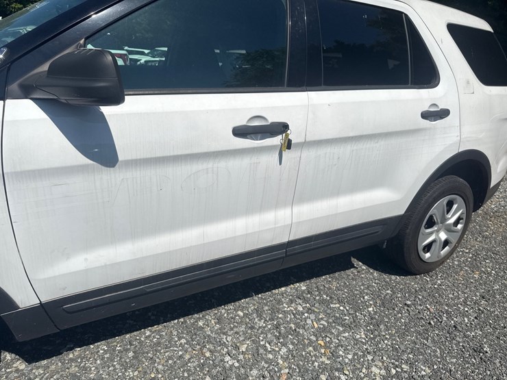 2019-ford-explorer-image-10