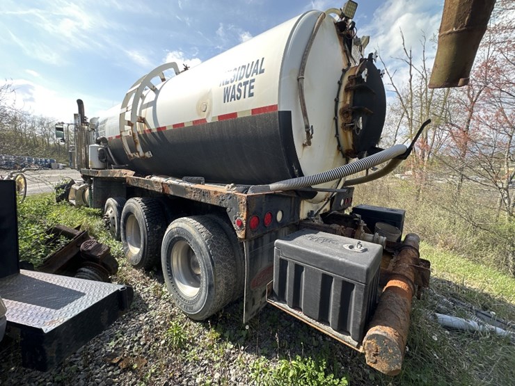 2012-peterbilt-388-image-5