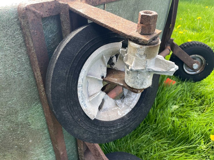 #5618-•-fiber-glass-feed-cart-image-11