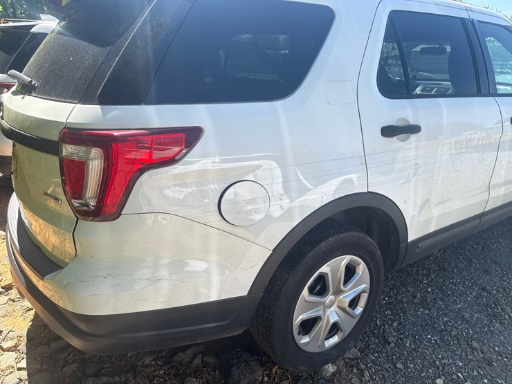 2019-ford-explorer-image-16