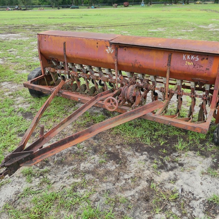 MASSEY-FERGUSON 10