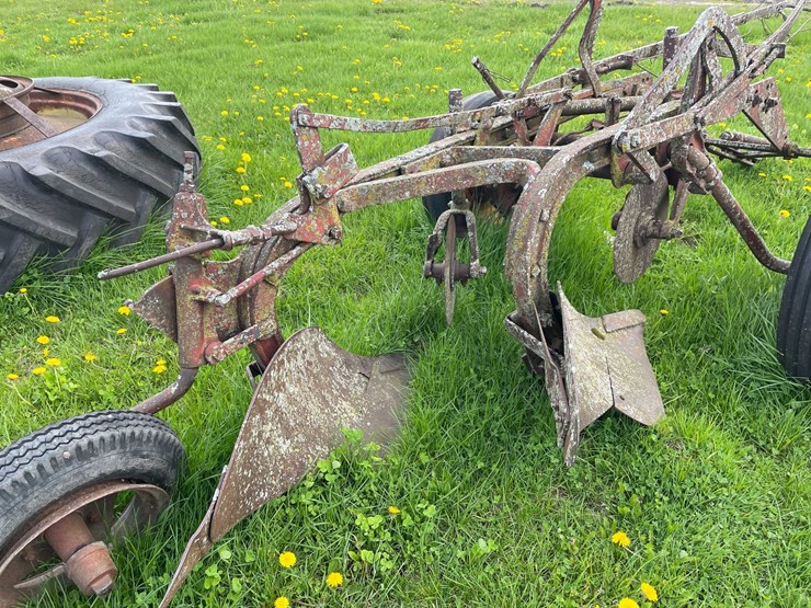 #5586-•-moldboard-plow-image-16