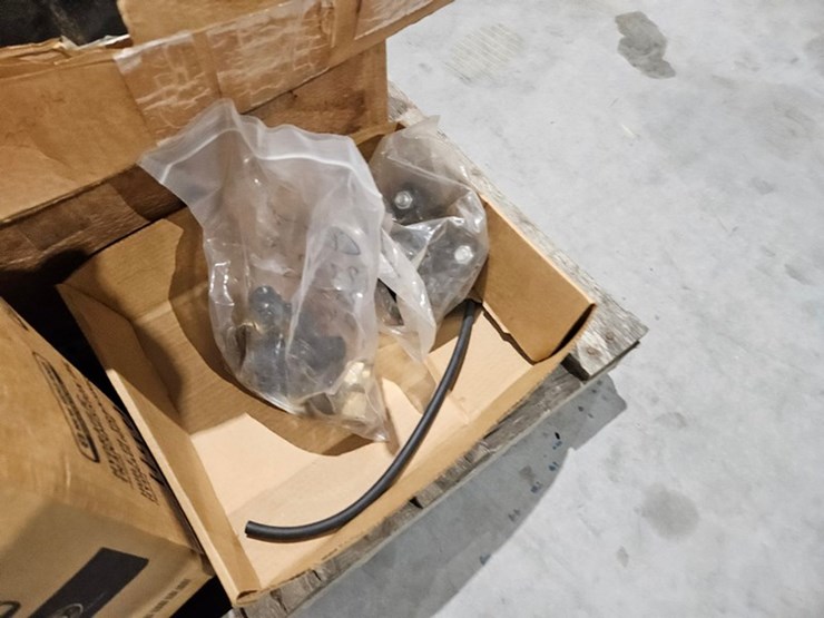 #54-•-pallet-misc-items-image-7