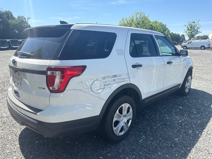 2019-ford-explorer-image-17