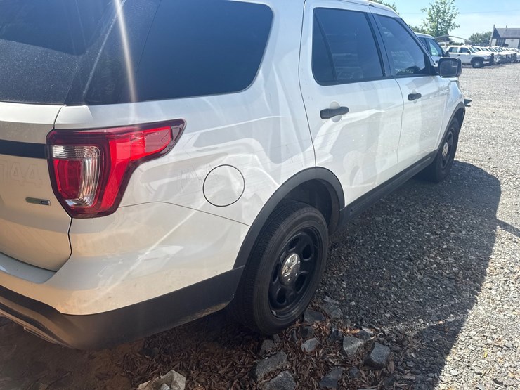 2017-ford-explorer-image-14