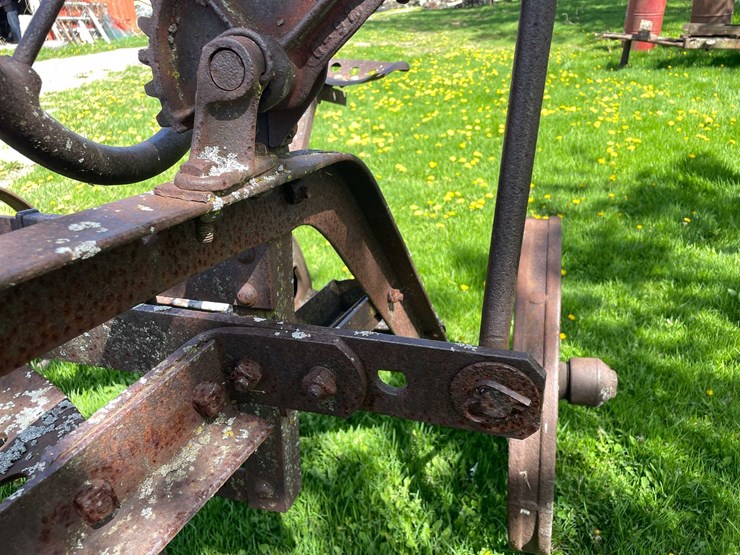#5621-•-antique-adjustable-height-and-angle-pull-behind-road-grader-image-14