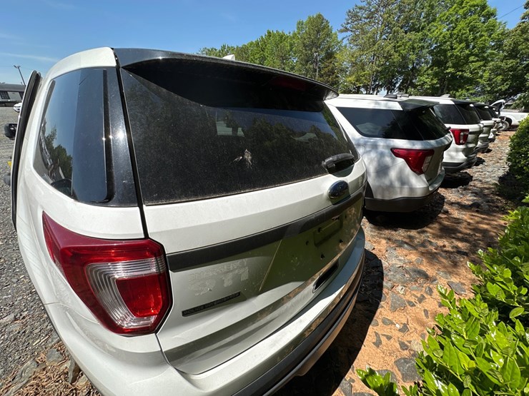 2017-ford-explorer-image-6