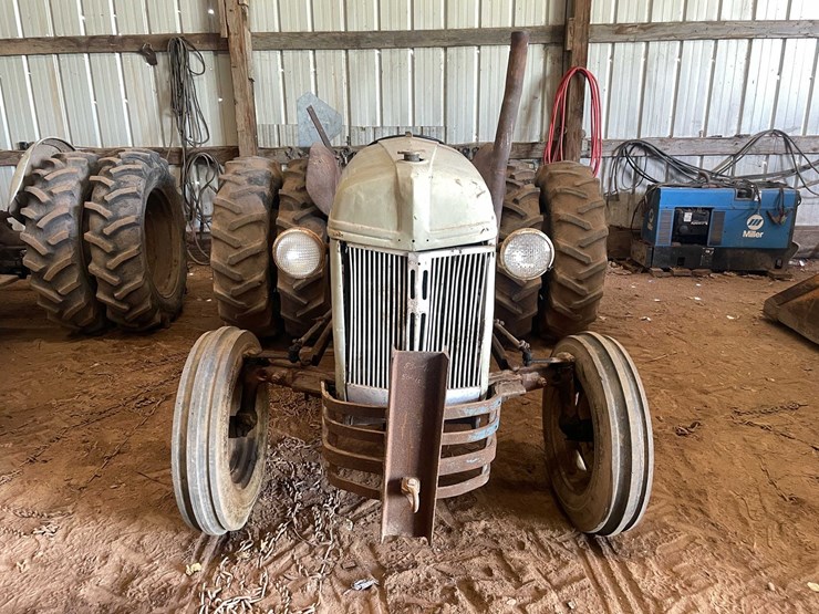 ford-tractor-image-2