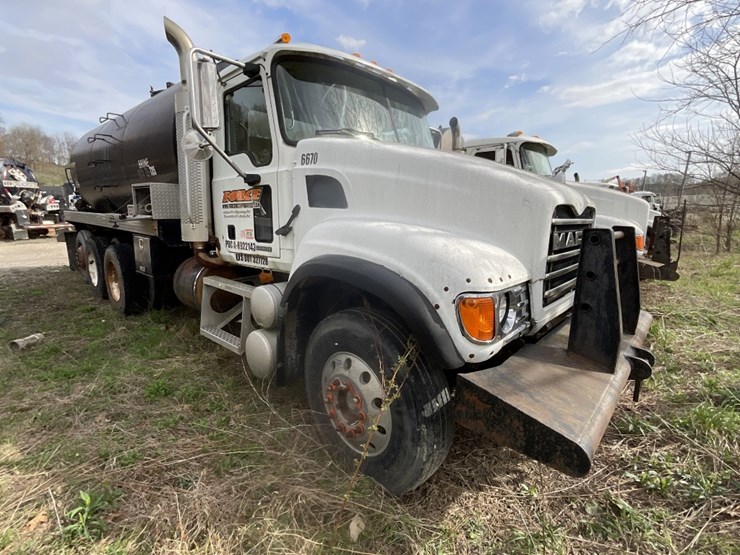 2006-mack-cv713-image-3
