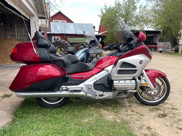 #5572-•-2012-honda-gold-wing-motorcycle-image-4