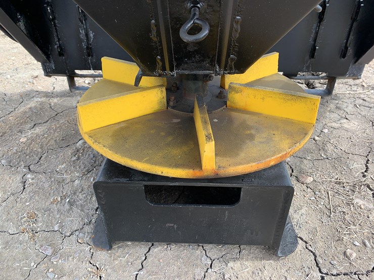 erskine-skid-steer-salt-spreader-image-9