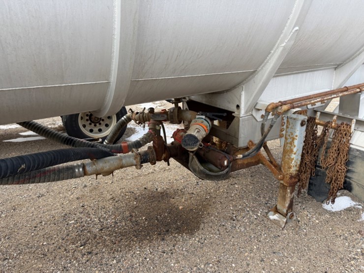 2012-.-tri-axle-crude-trailer-image-3