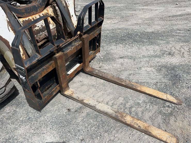 2012-bobcat-s650-image-15