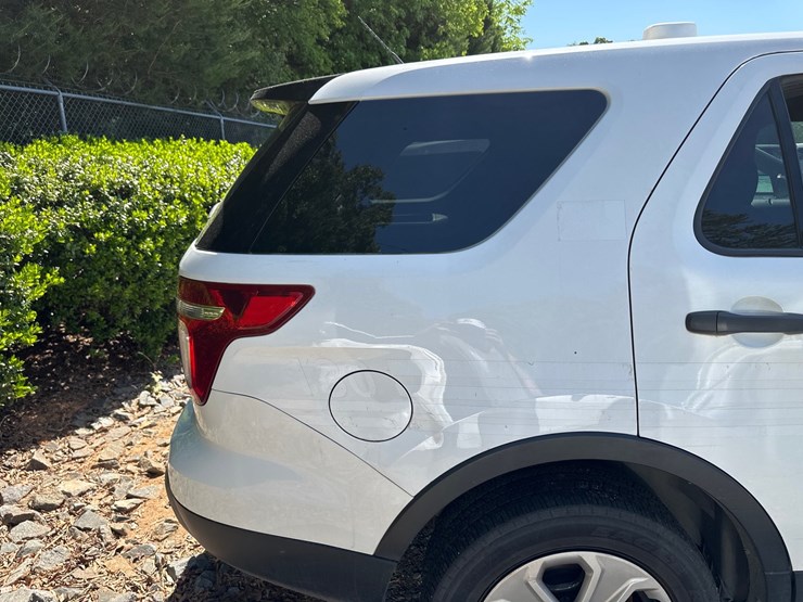 2015-ford-explorer-image-8