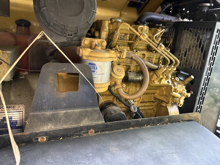 2015-caterpillar-c11-image-3