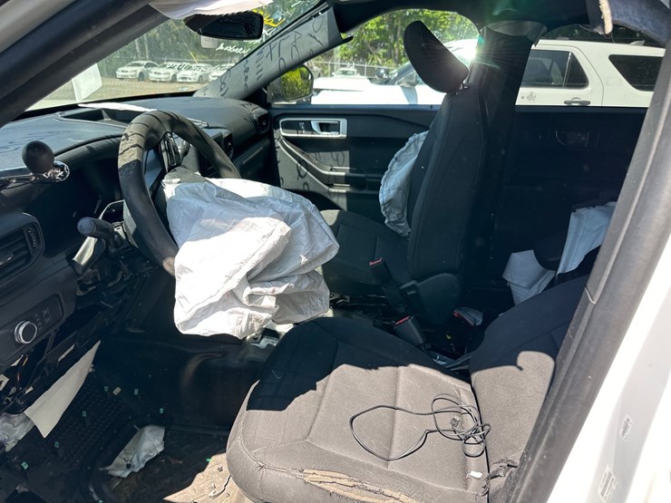 2021-ford-explorer-image-13