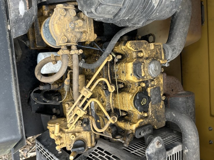 2015-caterpillar-c11-image-3