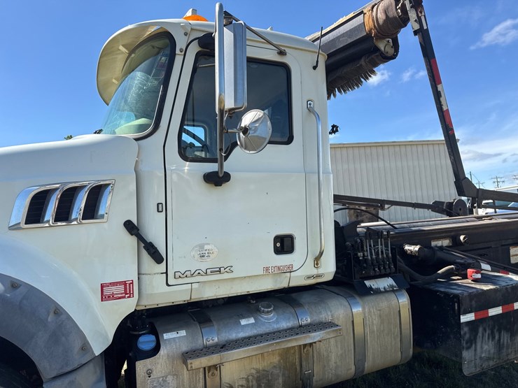 #1-•-2012-mack-roll-off-truck-image-14