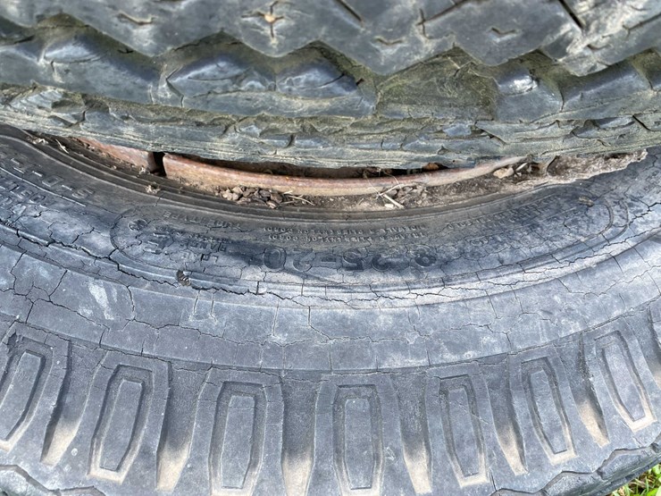 #5592-•-(4)-industrial-tires-image-9