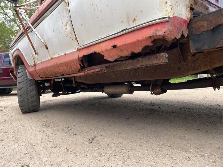 #5571-•-1979-ford-dually-with-modified-cab-image-23