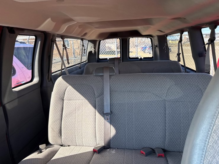 2012-gmc-savana-van-image-6