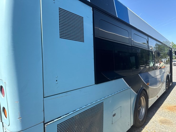2012-gillig-low-floor-image-15